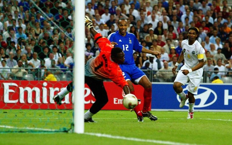 FIFA đã hủy bỏ luật bàn thắng vào vào năm 2004 lý do là thử nghiệm thất bại