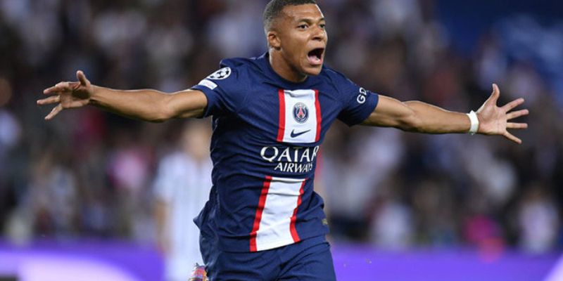 Mbappe vẫn đang khoác áo số 7 khi thi đấu cho PSG ở thời điểm hiện tại
