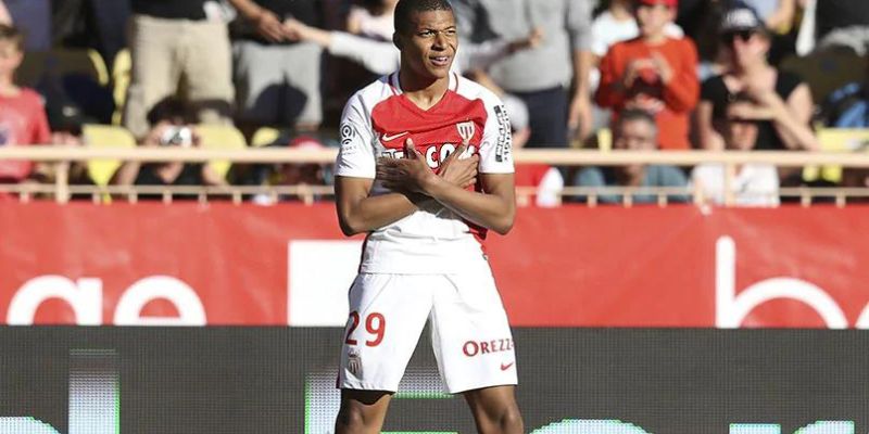 Mbappe số áo đã được thay đổi nhiều lần thi hoạt động tại Monaco