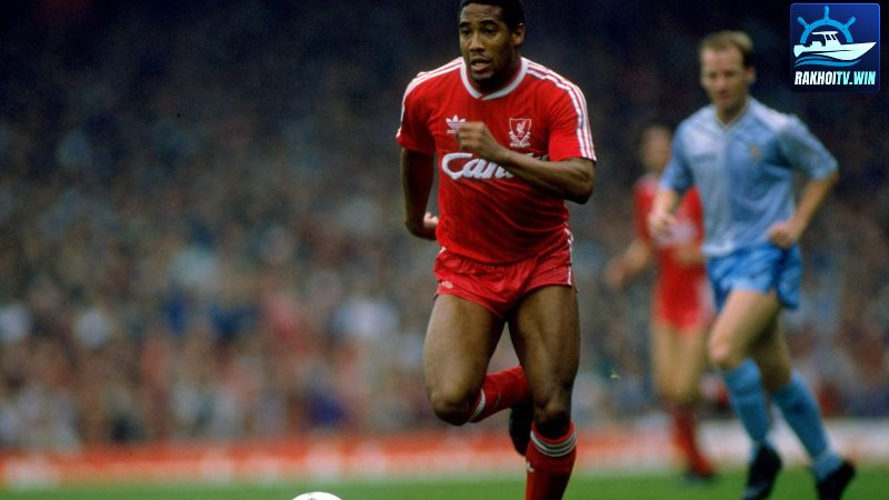 Số áo John Barnes: Huyền thoại bóng đá và những con số